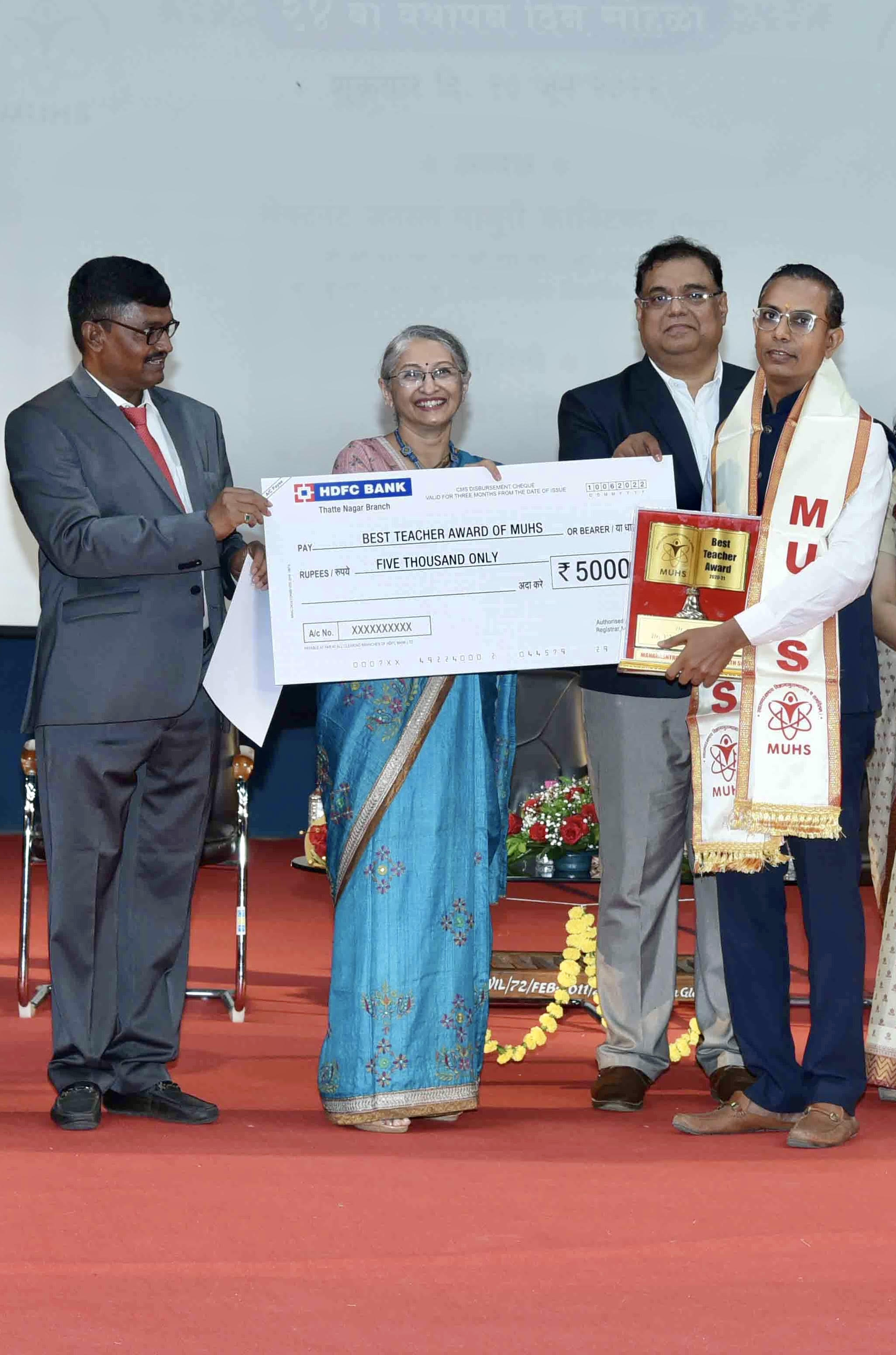 Sandeep Kadu with Hon.VC Madhuri Kanitkar Ma'am